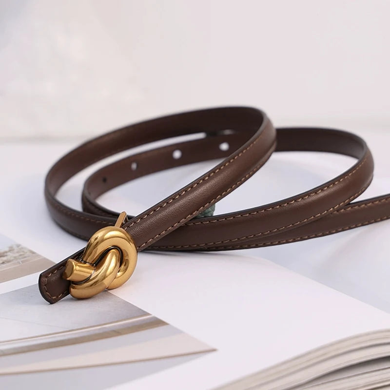 Cinto de moda feminina de couro genuíno premium com fivela de nó de metal de alta qualidade para vestidos e jeans