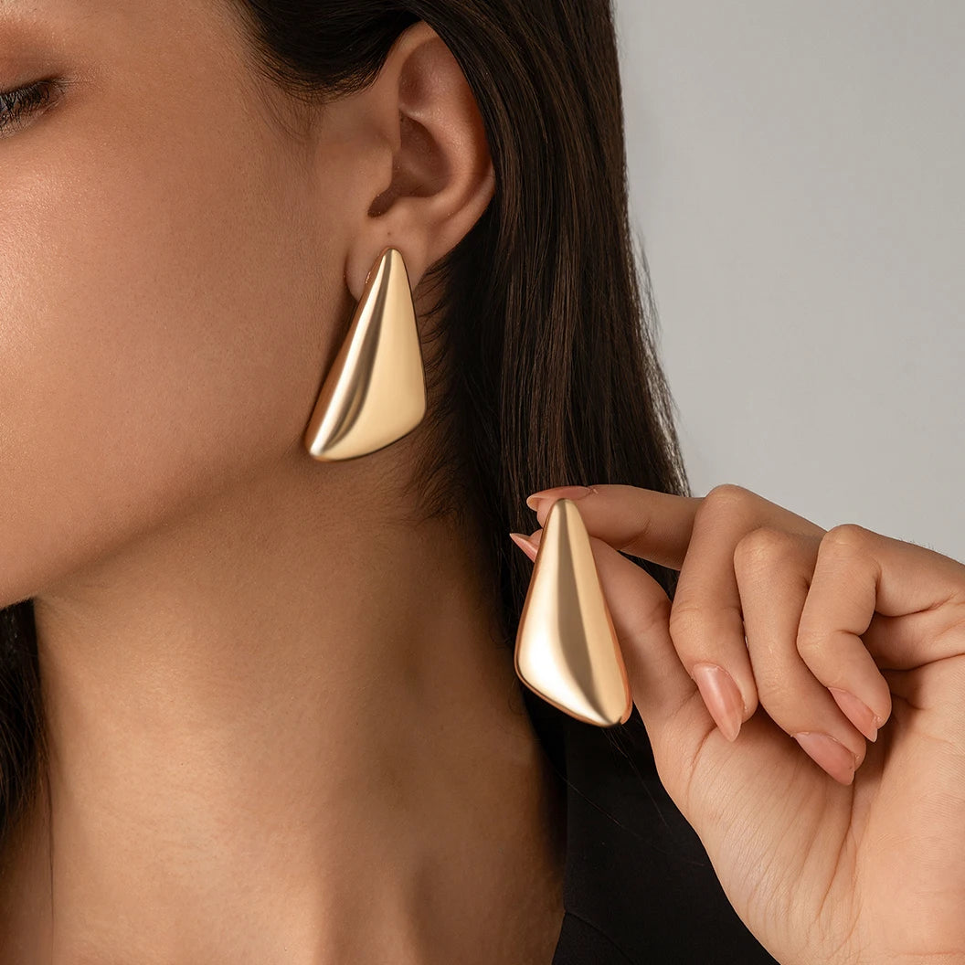 Ingemark-Brincos de metal liso vintage punk para mulheres, brincos perfurantes geométricos góticos, acessórios de jóias, presente da tendência, 2024