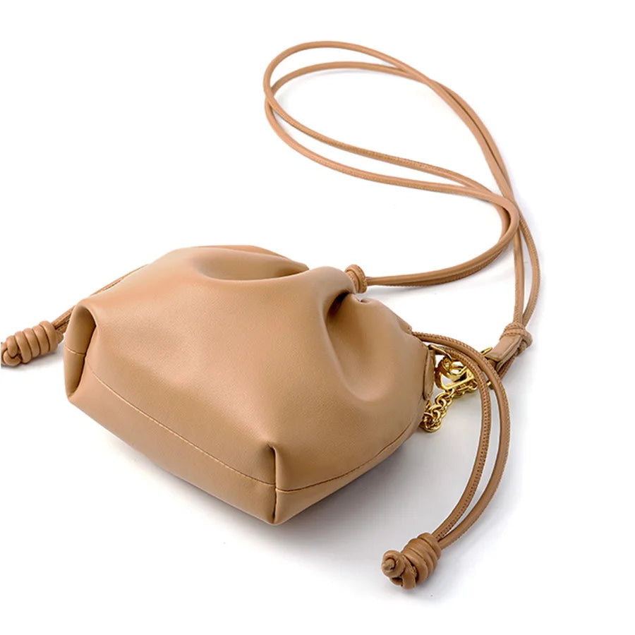 Couro genuíno rugas nuvem bolsa feminina corrente decoração mini balde saco versátil ombro crossbody saco