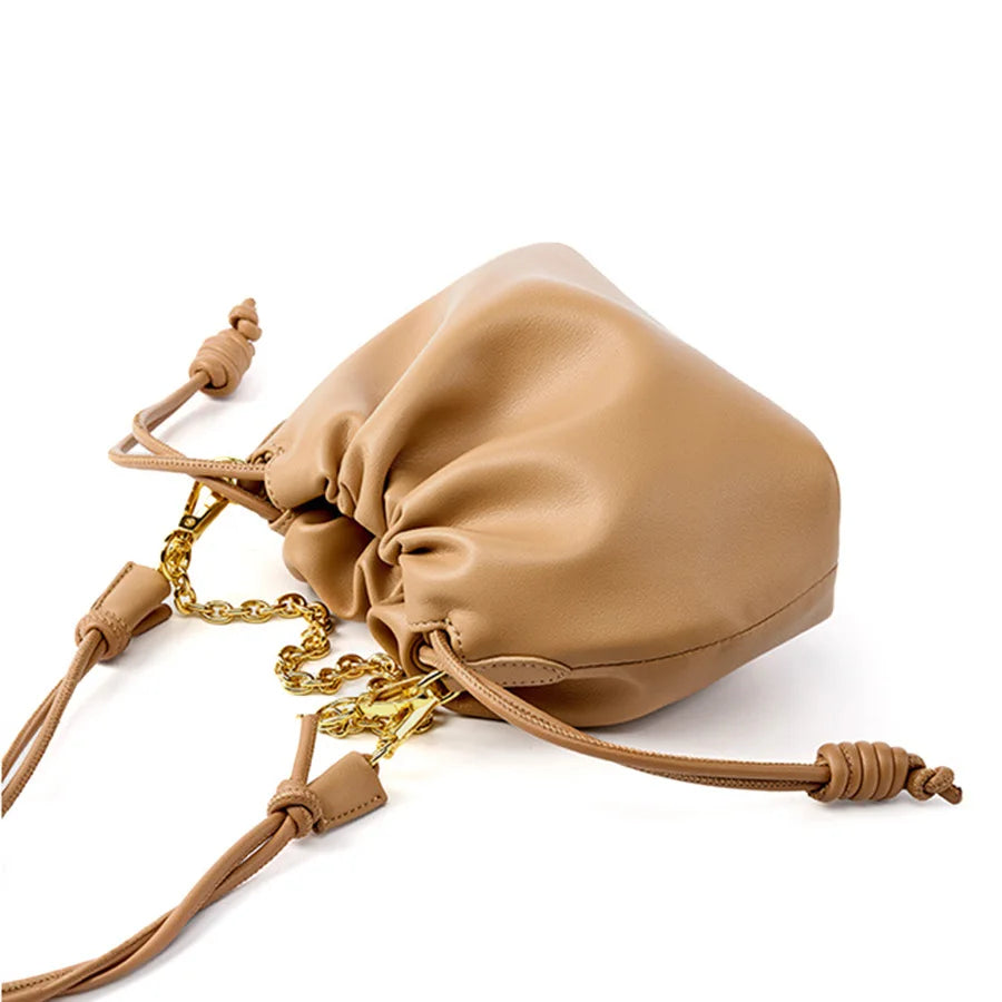 Couro genuíno rugas nuvem bolsa feminina corrente decoração mini balde saco versátil ombro crossbody saco