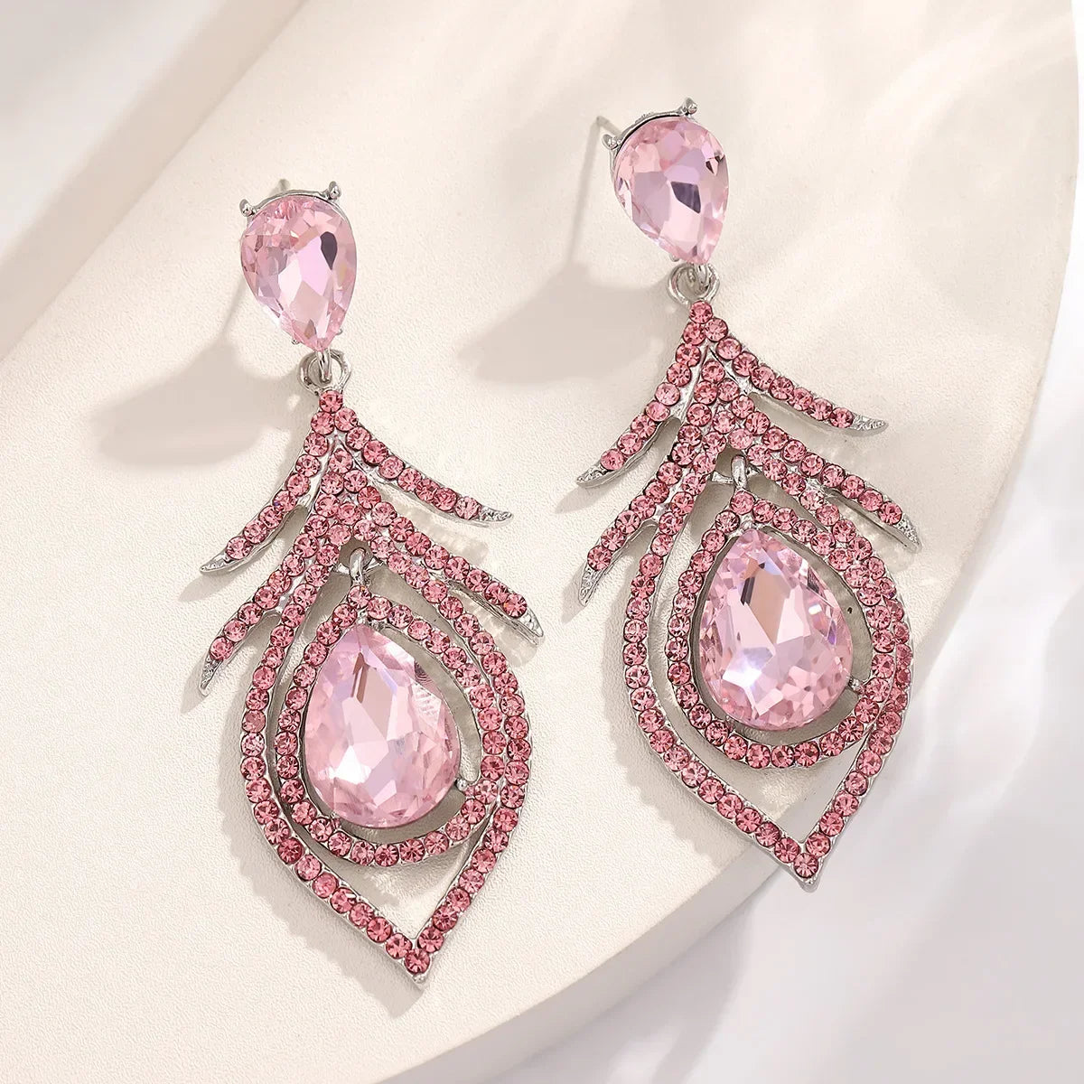 Novidade na tendência 2025 brincos femininos meninas gota de água em forma de luxo banquete jóias cor brincos de cristal para mulheres jóias