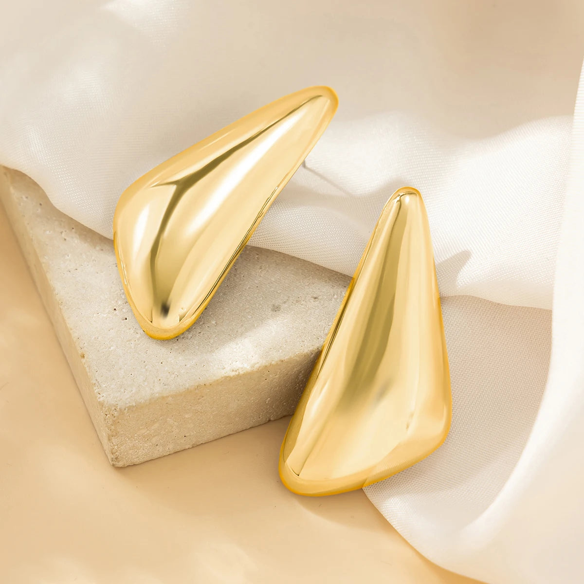 Ingemark-Brincos de metal liso vintage punk para mulheres, brincos perfurantes geométricos góticos, acessórios de jóias, presente da tendência, 2024