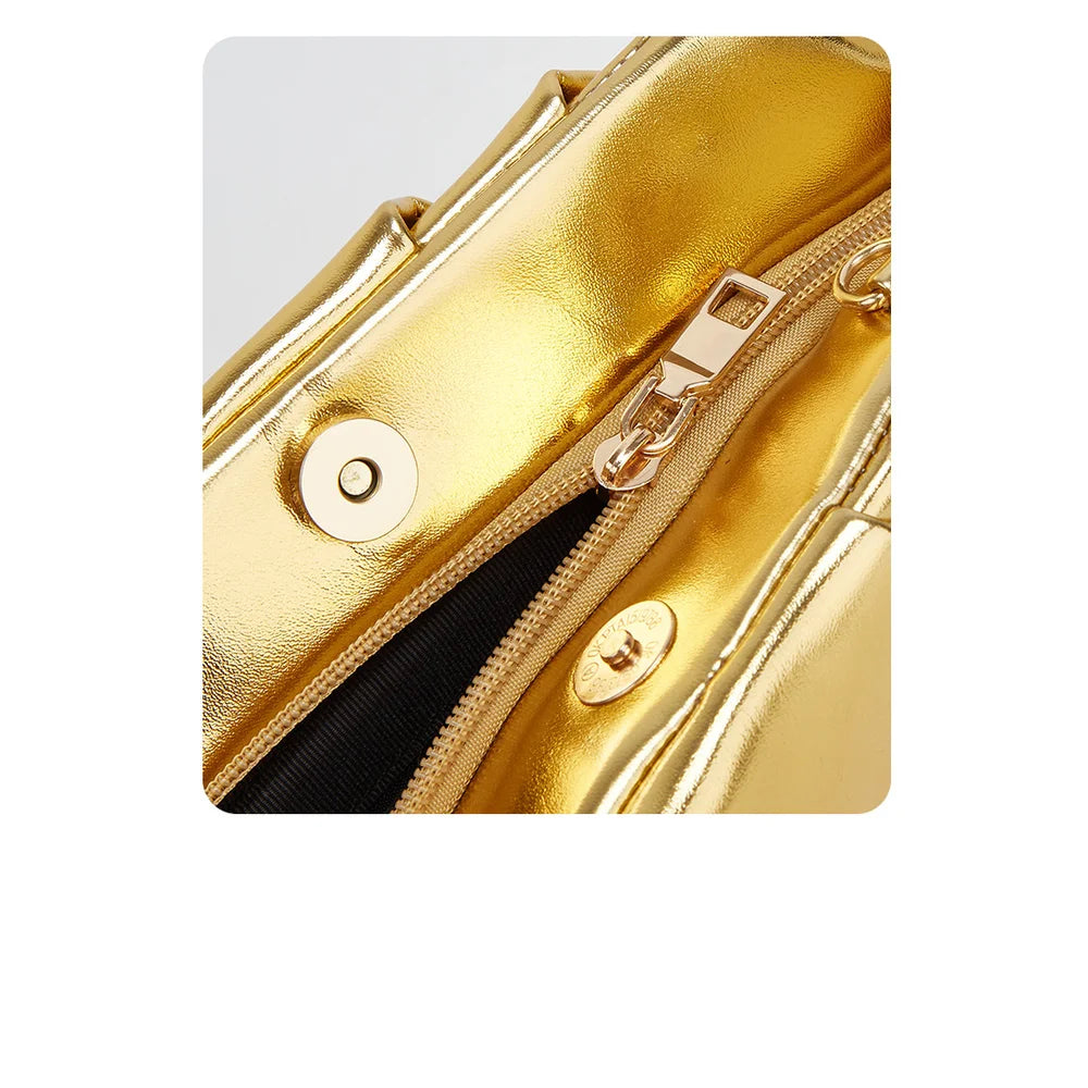 Bolsa de nuvem enrugada, nova bolsa quadrada pequena moderna e moderna feminina, bolsa crossbody de corrente versátil