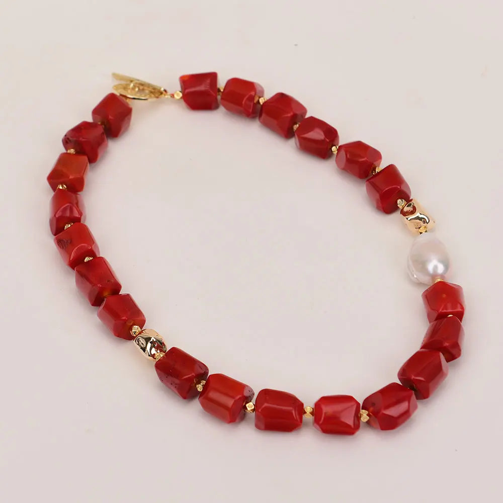 Colar de contas de pepita irregular de coral vermelho liberdade de pérola barroca branca cultivada G-G
