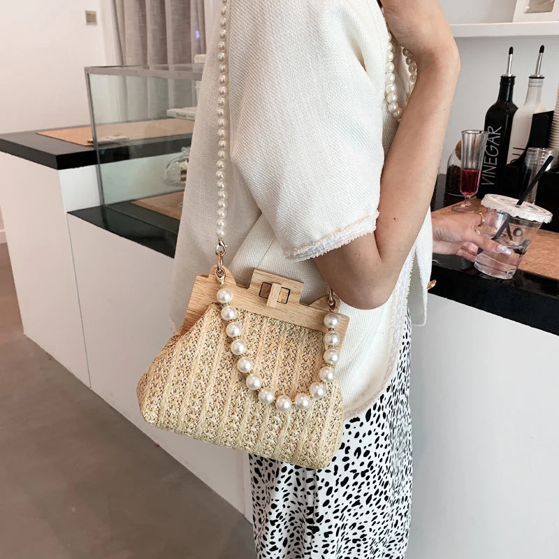 Nice Pearl Chain Straw Bag Mulheres Hand-Woven Handbags Mulheres Verão Madeira Rattan Shoulder Bag Marca de Luxo Crossbody Bag