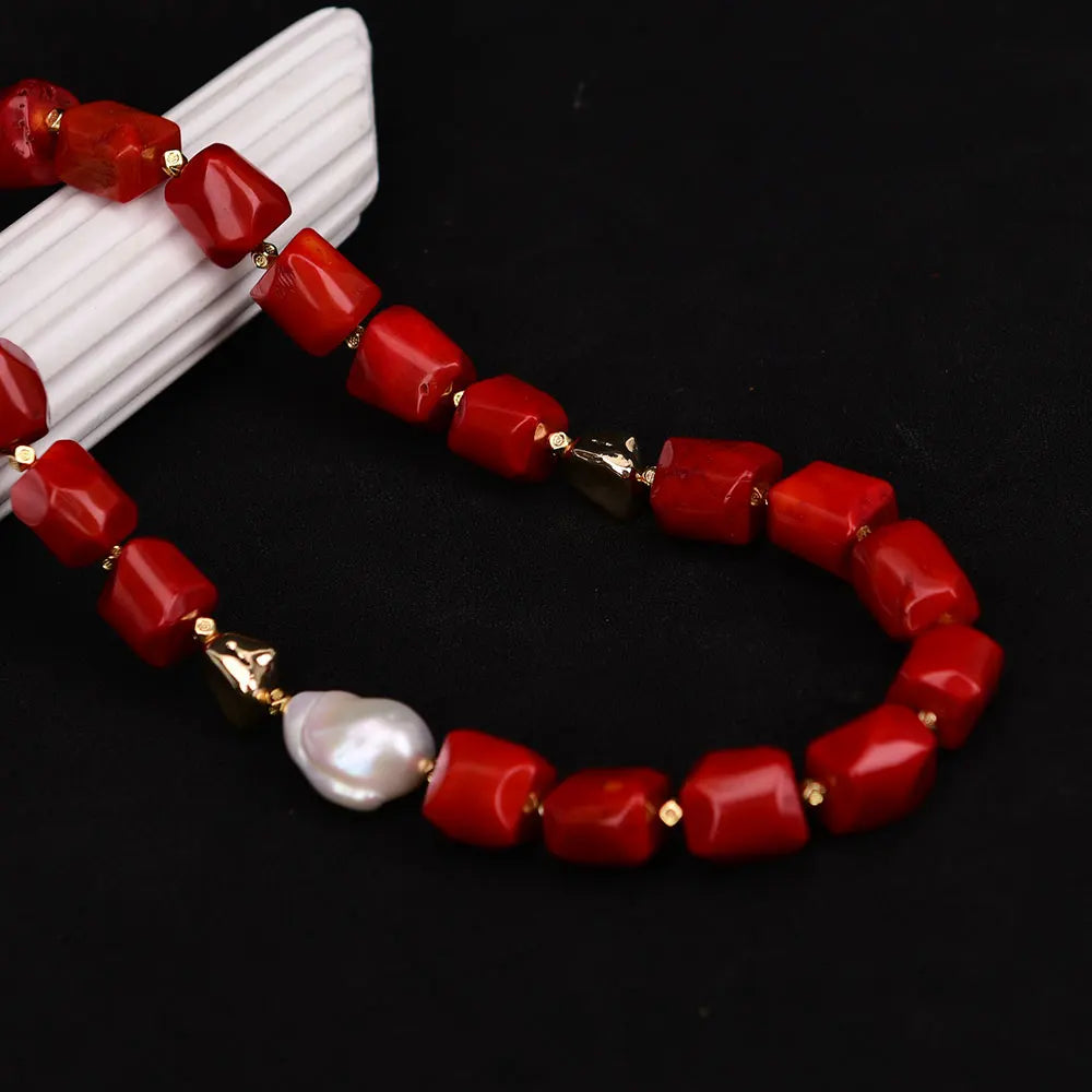 Colar de contas de pepita irregular de coral vermelho liberdade de pérola barroca branca cultivada G-G
