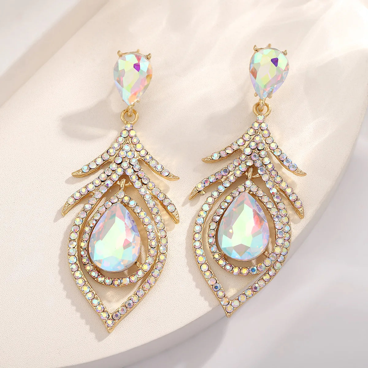 Novidade na tendência 2025 brincos femininos meninas gota de água em forma de luxo banquete jóias cor brincos de cristal para mulheres jóias