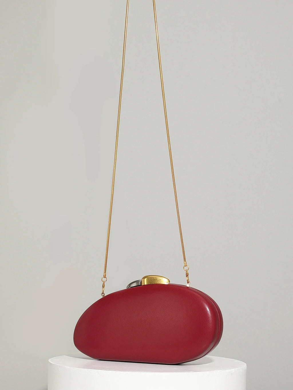 Bolsa de noite feminina elegante em forma de concha, bolsa crossbody com corrente para festa de casamento, pequena e versátil, bolsa de ombro de cor sólida