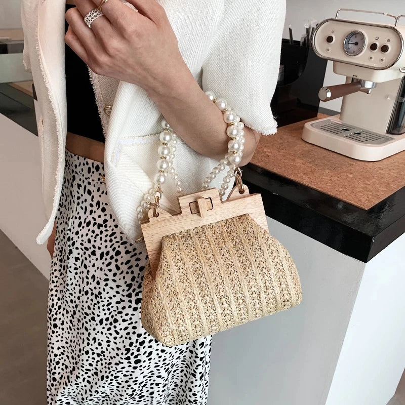 Nice Pearl Chain Straw Bag Mulheres Hand-Woven Handbags Mulheres Verão Madeira Rattan Shoulder Bag Marca de Luxo Crossbody Bag