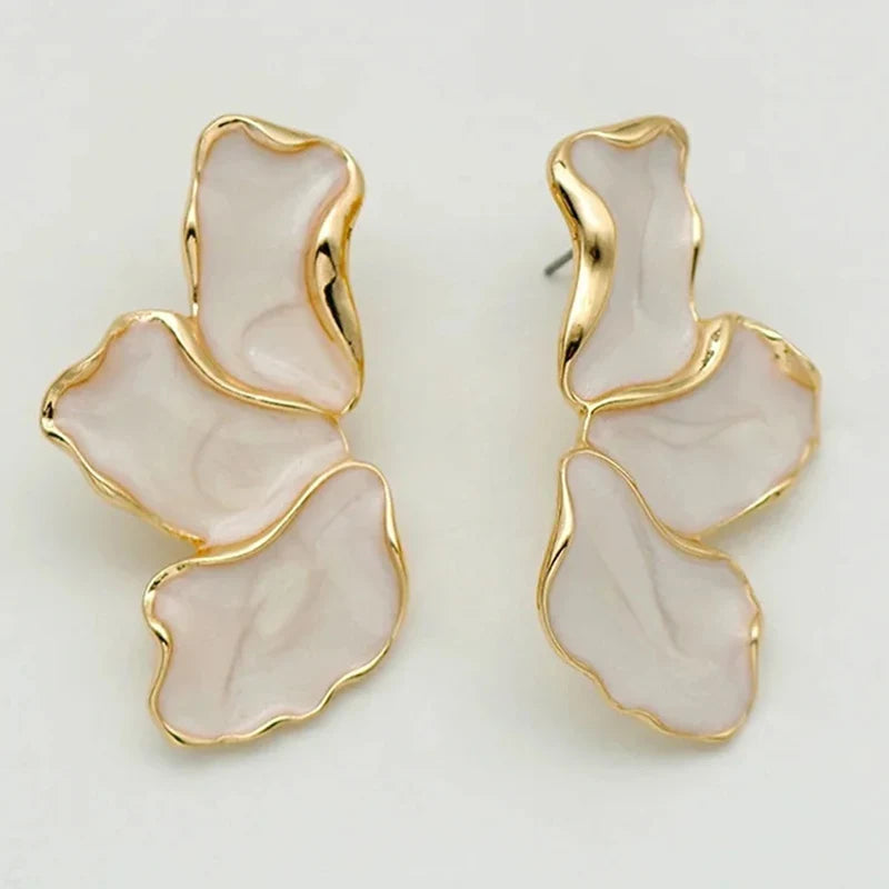 Brinco de metal flor creme epóxi, moda feminina, banhado a ouro, brincos irregulares, design pesado, brincos de declaração