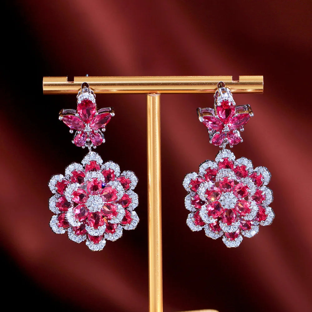 Impressionantes brincos inspirados em floral e borboleta em vermelho ardente embelezados com zircônia brilhante para joias da moda feminina