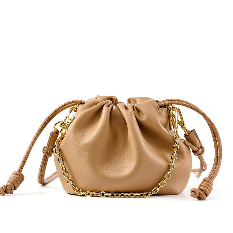 Couro genuíno rugas nuvem bolsa feminina corrente decoração mini balde saco versátil ombro crossbody saco