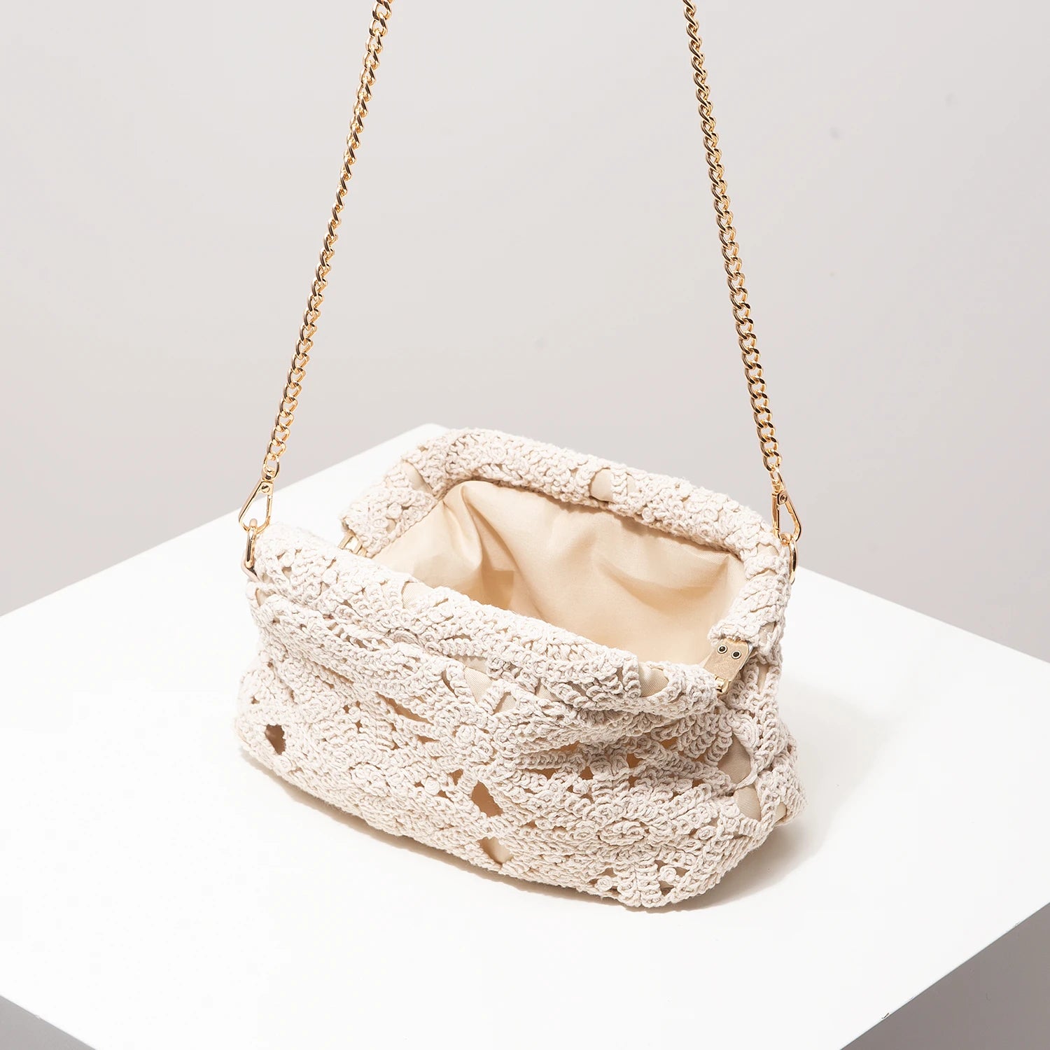 Bolsa crossbody de tecido oco padrão, bolsa de praia de palha boêmia, conjunto Chrochel, estilo premium, Trav Must Haves, bolsa Pach para mulheres