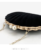 Bolsa de jantar de festa de veludo preto de concha premium Bolsa de embreagem com fecho de pérola Bolsa de casamento Bolsa crossbody Bolsa pequena feminina de veludo.