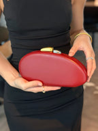 Bolsa de noite feminina elegante em forma de concha, bolsa crossbody com corrente para festa de casamento, pequena e versátil, bolsa de ombro de cor sólida