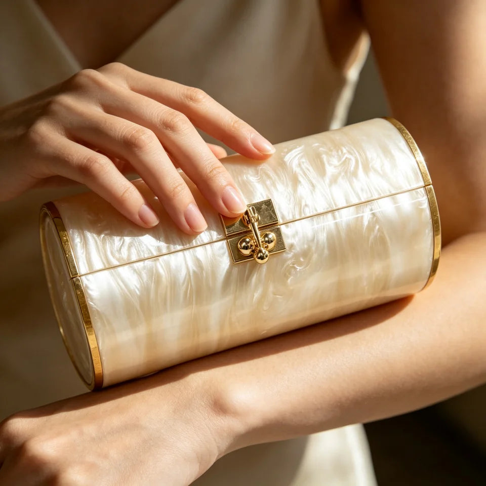 Clutch Carved Lucina
