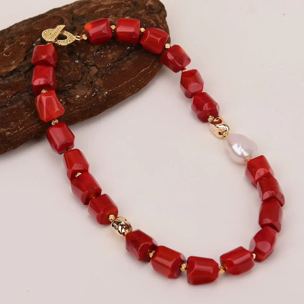 Colar de contas de pepita irregular de coral vermelho liberdade de pérola barroca branca cultivada G-G
