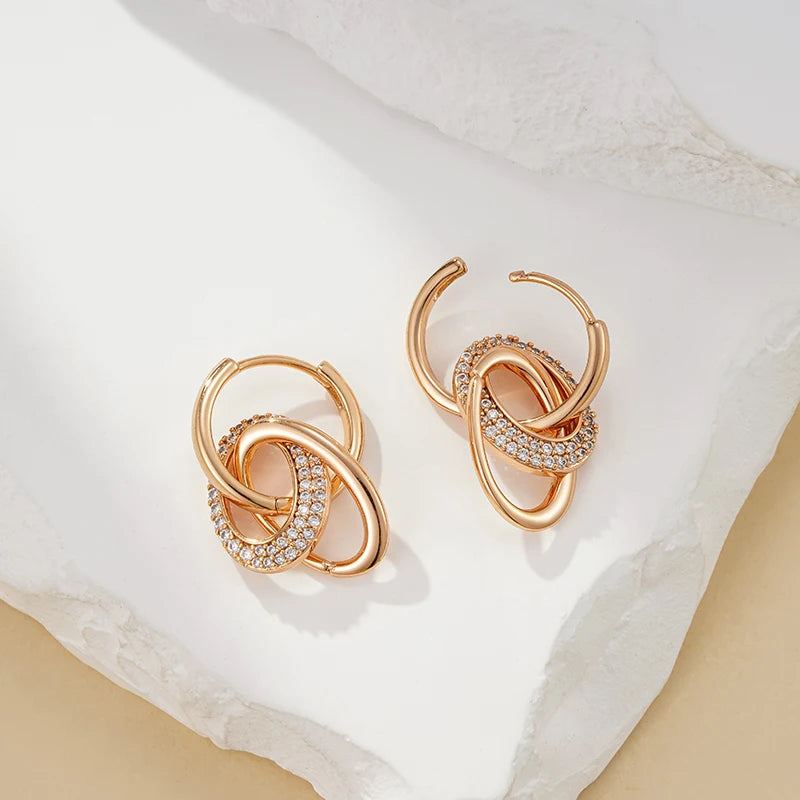 Brincos dourado com zircônia e pêndulos circulares